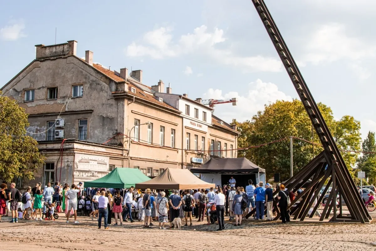 A Memorial of Silence: Bubny Railway Station as a Place of Remembrance and Education