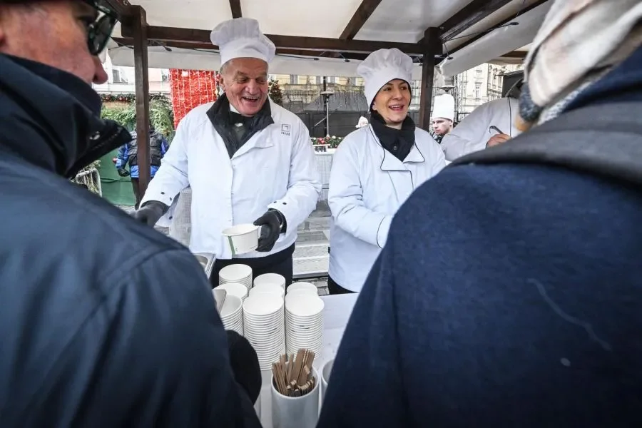 A Prague tradition: thousands enjoy Christmas fish soup on Old Town Square