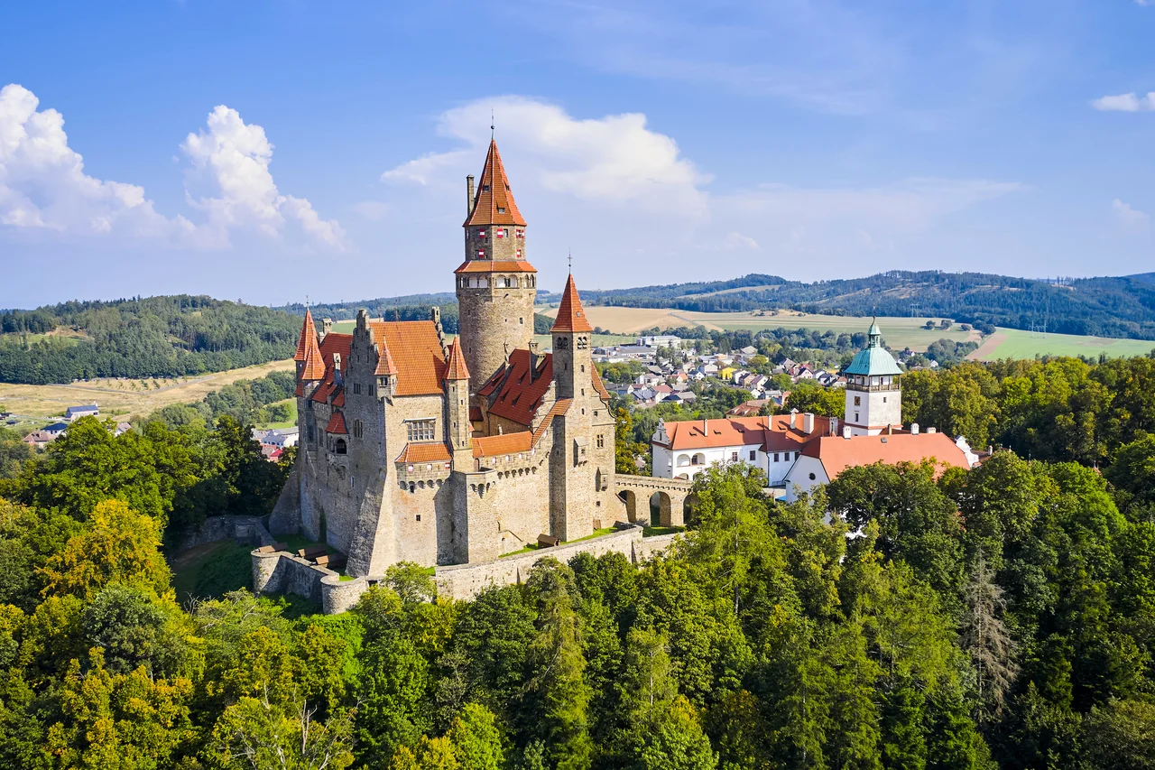 More than 80 attractions on the European Castles and Châteaux Route Czech Republic–Poland