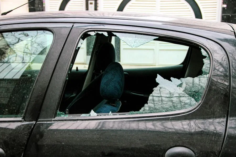 Car Break-Ins on the Rise in the Czech Capital: Prague 4 and 10 Particularly Affected