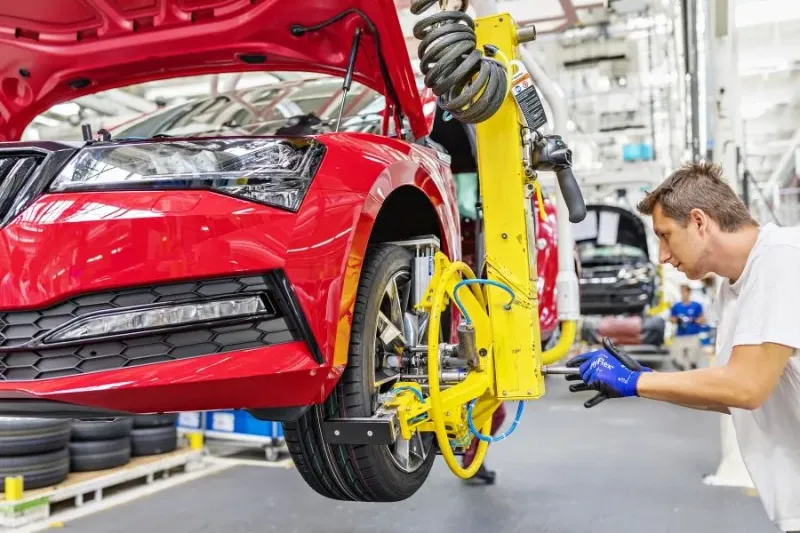 Czech Car Production Dips in First Half of 2025 as Electric Vehicles Surge
