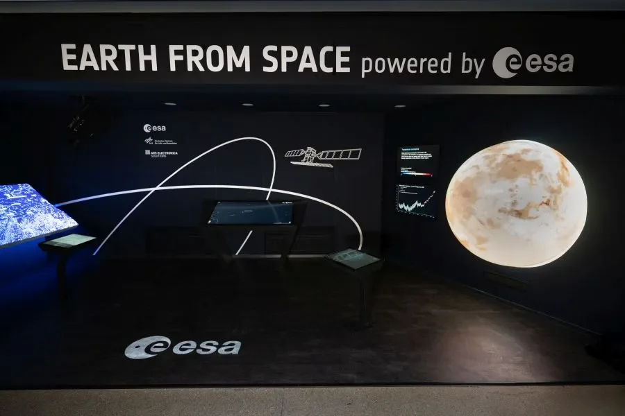 Czech Republic celebrates 17 years of ESA membership: New interactive exhibition opens at Planetum Prague