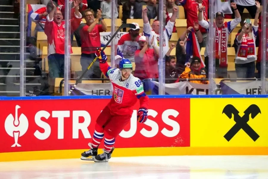 David Pastrňák wins the Golden Hockey Stick for the eighth time