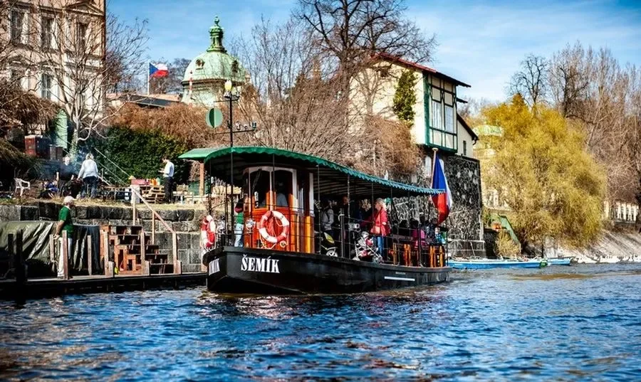 Den Vltavy 2025: Prague Opens the New Boating Season