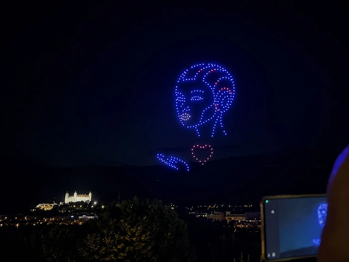 Drone Show over the Vltava: Samsung to Present New Galaxy Devices in Prague on Thursday