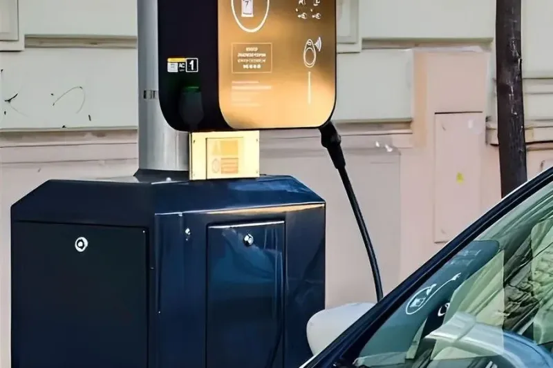 E-Mobility: Prague Expands Charging Infrastructure with 140 New Charging Stations on Street Lighting This Year