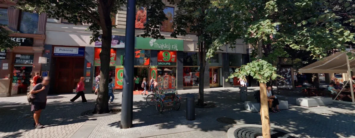 End of Illegal Advertising: Thai Rickshaws to Finally Disappear from Prague’s Historic City Center