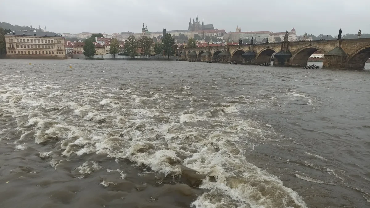 Flood Risk in Prague: Residents Urged to Avoid Watercourses