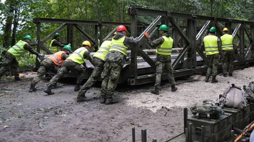 Floods in the Czech Republic: The army will continue to help in Moravia in November