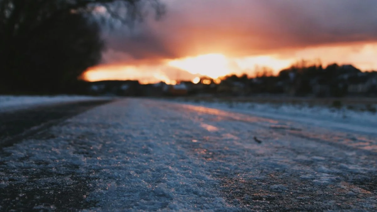Freezing rain brings icy conditions to the Czech Republic: West first, East follows from Tuesday