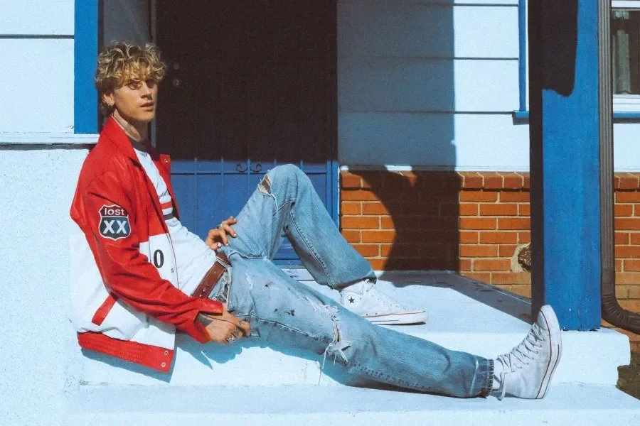 Machine Gun Kelly to bring his “Lost Americana” Tour to Prague in February 2026