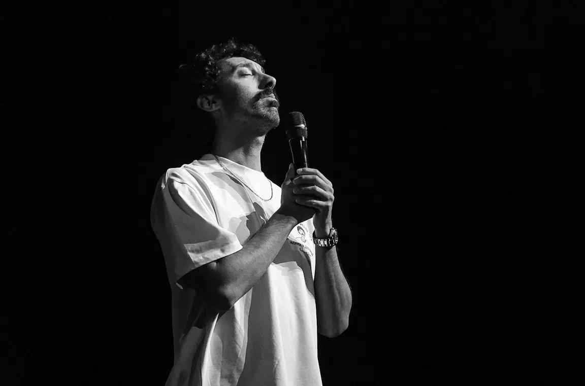 Morgan Jay Brings His Unique Blend of Comedy and Music to Prague on “The Goofy Guy Tour”