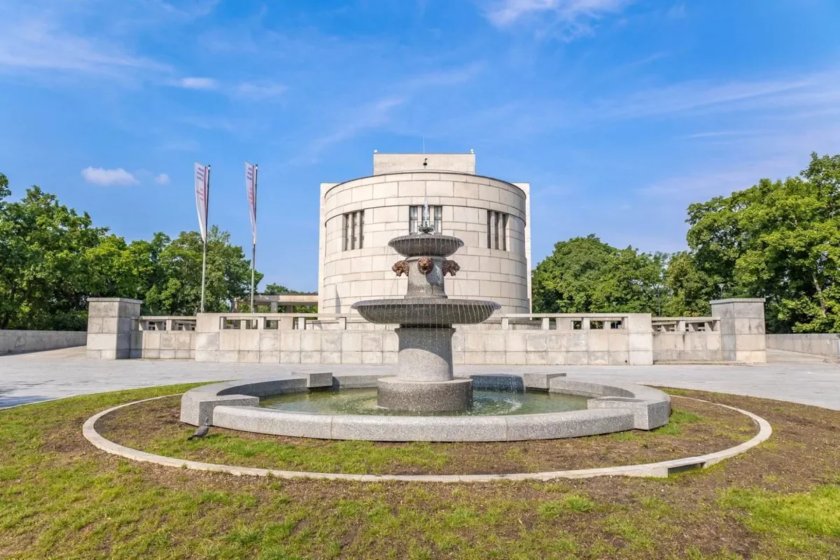 New promenade, water fountains and a bistro: Vítkov Hill in Prague shines in new splendour