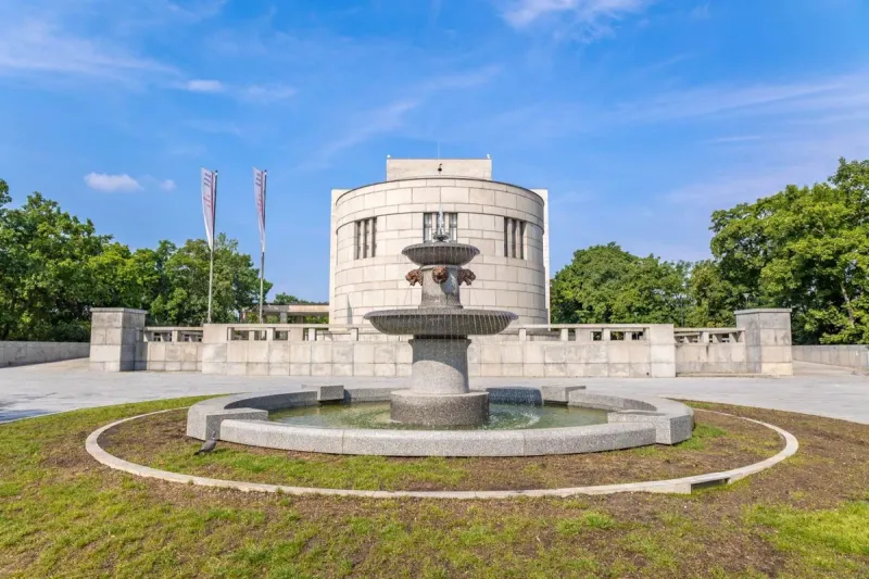 New promenade, water fountains and a bistro: Vítkov Hill in Prague shines in new splendour