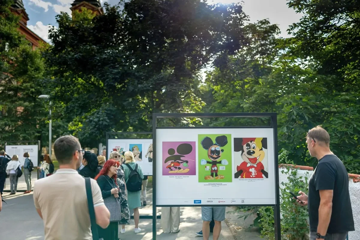 Open-Air Exhibition: Štěpán Mareš’s Caricatures on Show in Prague 5