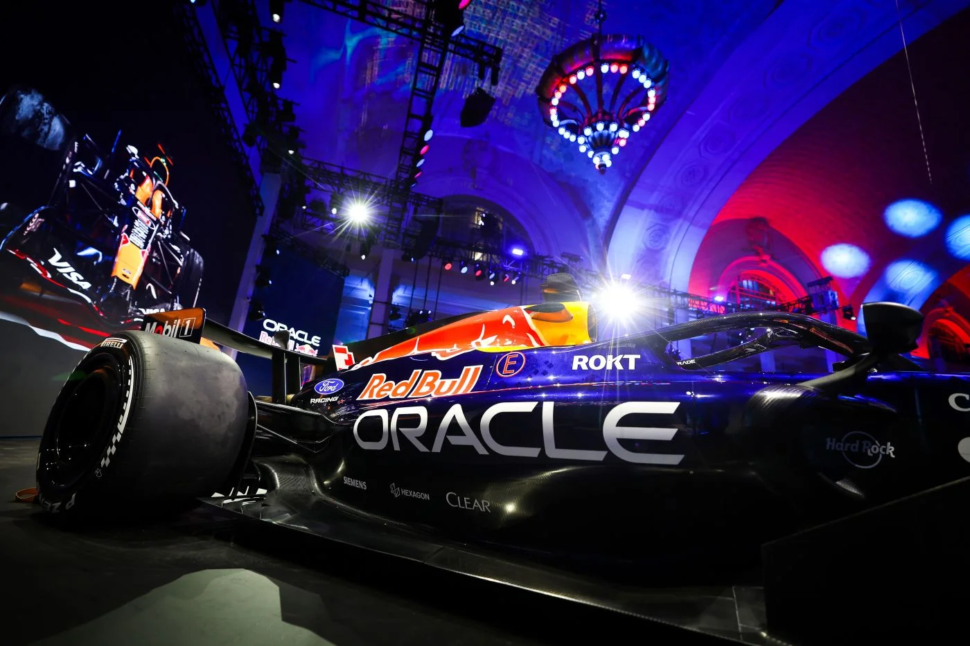 Spectacular presentation: Czech aerobatic pilot Martin Šonka unveils the new Red Bull RB22