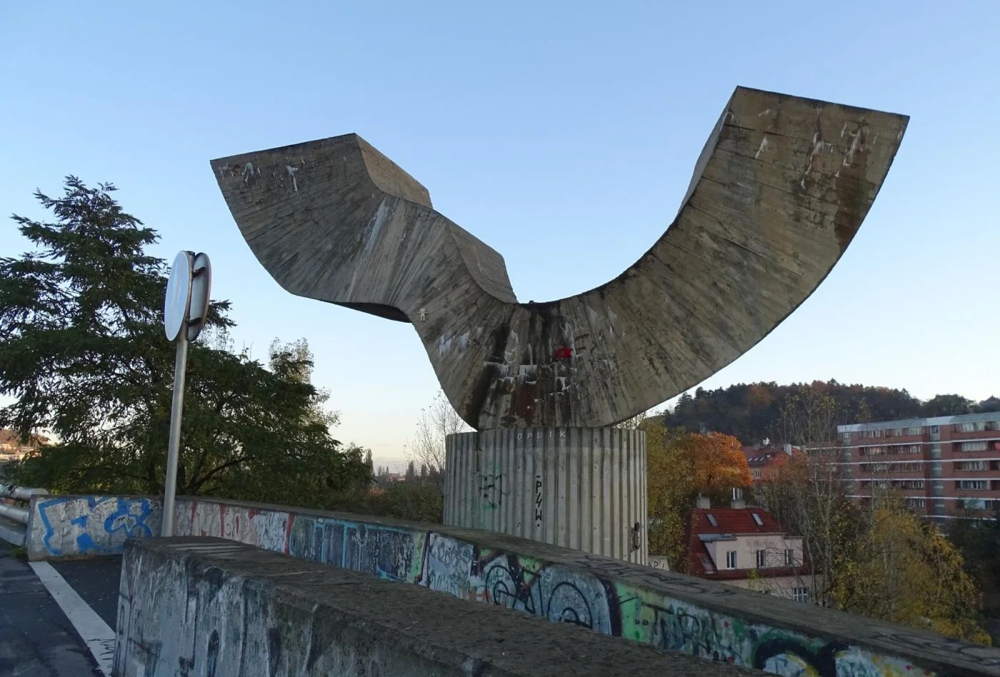 Prague to Rebuild Collapsed ‘Rovnováha’ Sculpture to Its Original Design