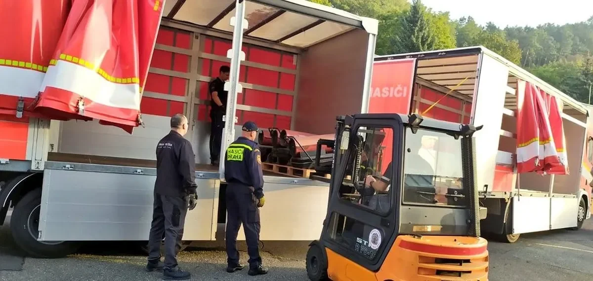 Prague is gradually canceling flood protection measures this week