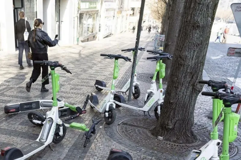 Prague rejects ban on shared e-scooters – City Council blocks new ordinance proposal