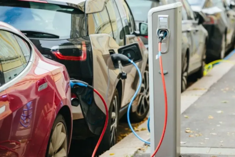 Prague to Invest in 1,500 New Charging Stations for Electric Vehicles