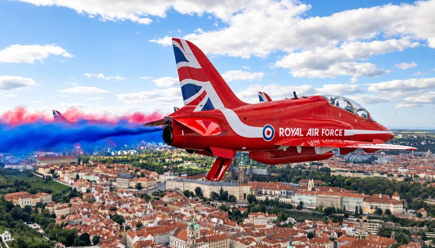 Photo: Red Arrows (RAF)