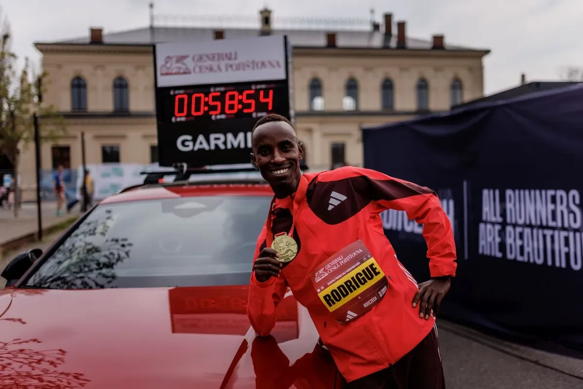 Rodrigue Kwizera from Burundi wins Prague Half Marathon 2025