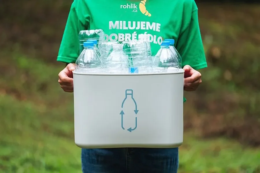 Rohlík.cz Focuses on Recycling: Return PET Bottles Directly Upon Delivery