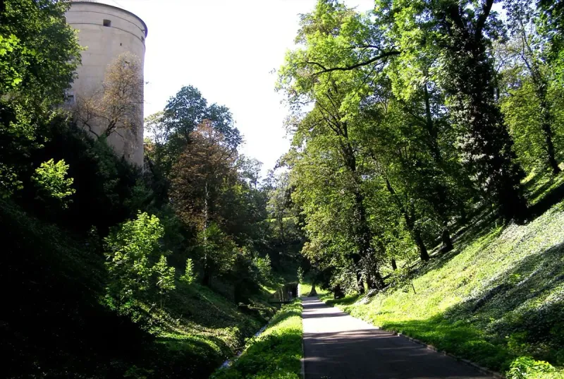 The Gardens of Prague Castle and the Deer Moat Open Again After Winter Break
