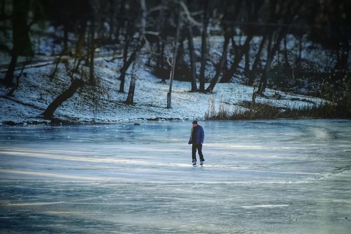 Thin Ice: Fire Brigades in the Czech Republic Warn Against Entering Frozen Waters