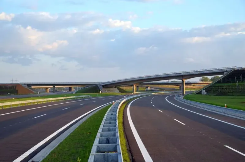 Two new sections of the D6 motorway opened: continuous route from Prague to Karlovy Vary by 2028