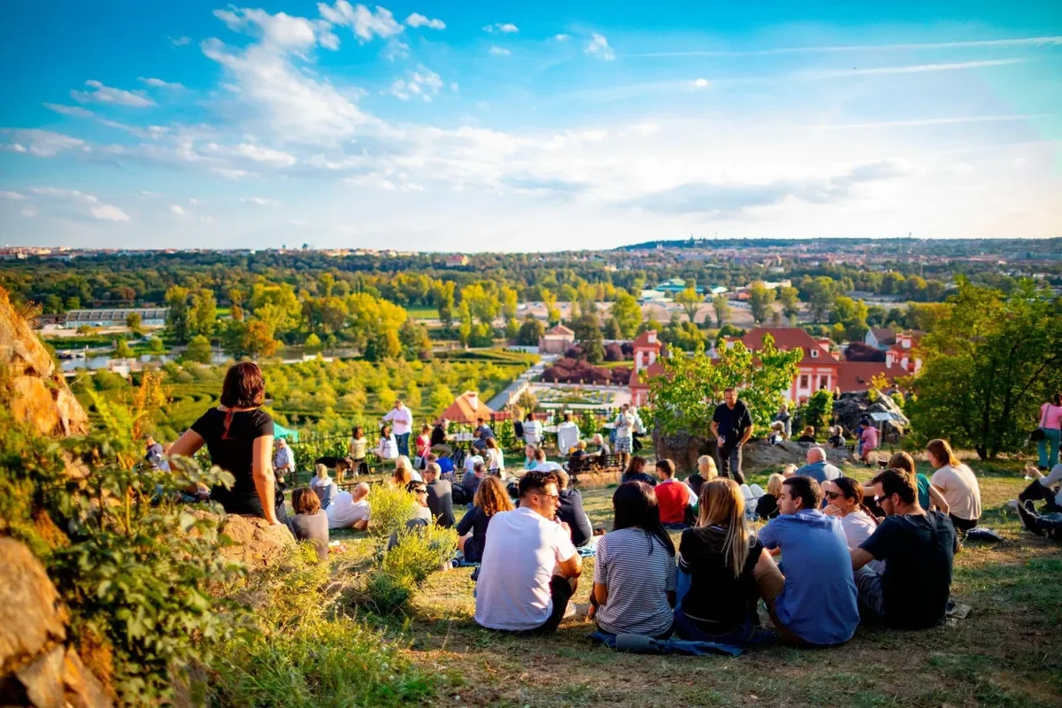 Vinobraní na Vinici sv. Kláry: Traditional Wine Festival in the Prague Botanical Garden