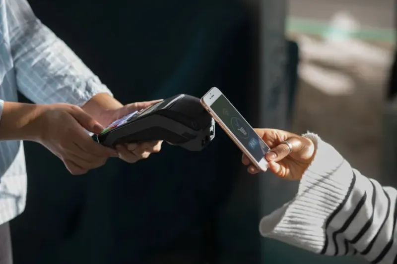 Young Czechs Prefer Paying by Smartphone